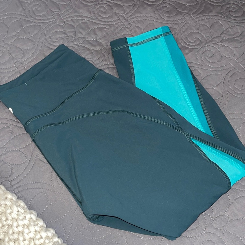 Lululemon Mix & Mesh crop teal shadow spirit green